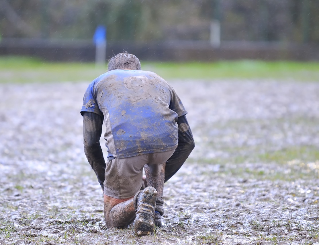 Rugby-man-tieing-lacesDepositphotos_72799871_original-small.jpg